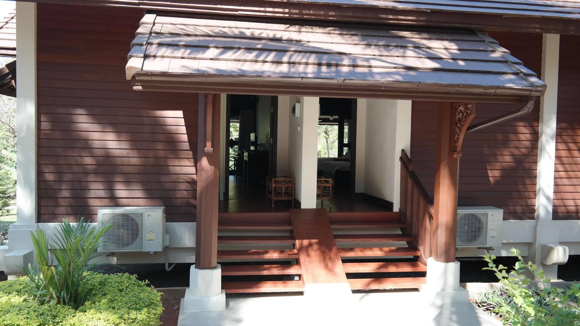 Phubachiang Golf & Resort Pakse Exterior photo