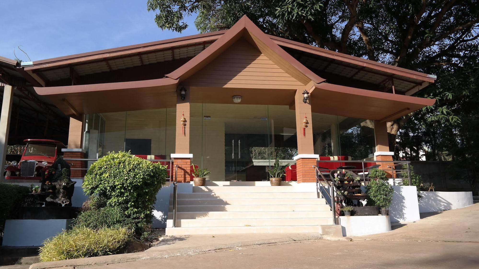 Phubachiang Golf & Resort Pakse Exterior photo