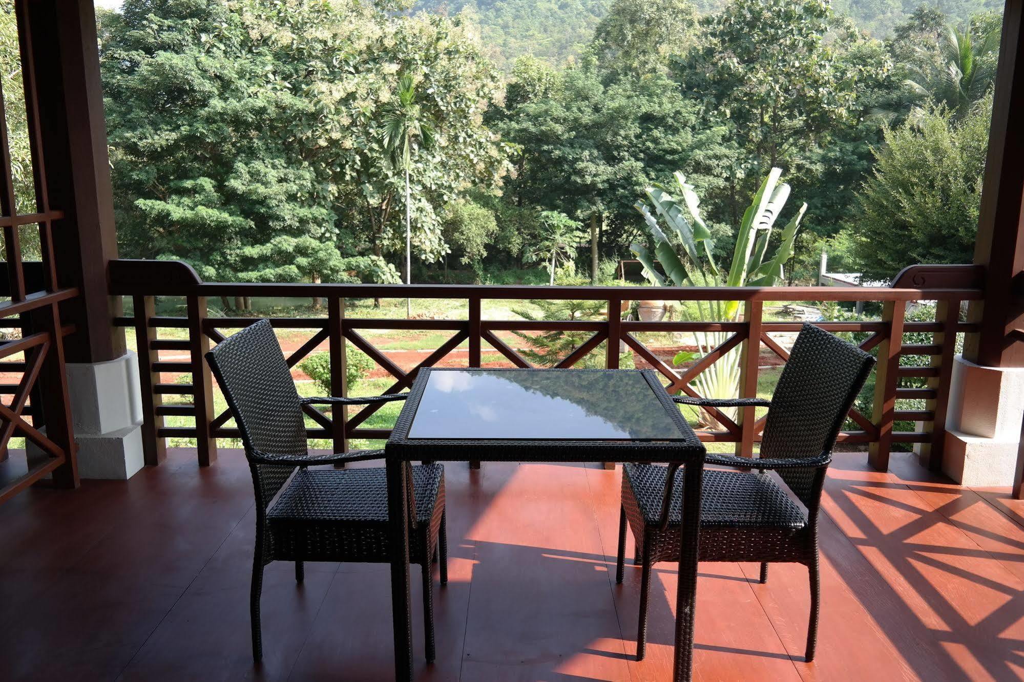 Phubachiang Golf & Resort Pakse Exterior photo