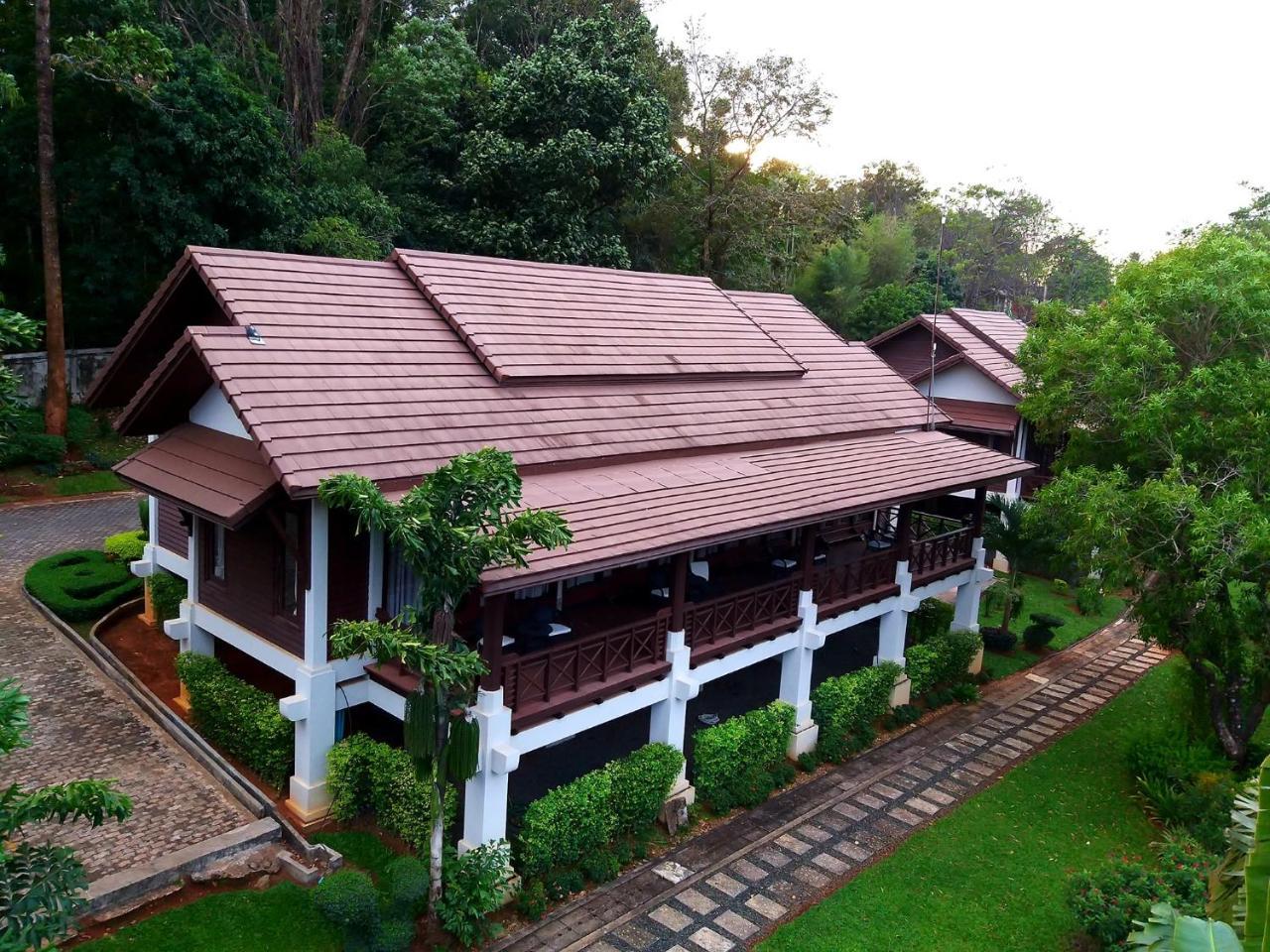Phubachiang Golf & Resort Pakse Exterior photo